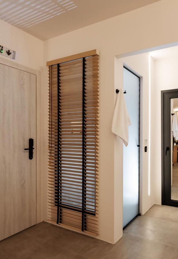 Neapolis 21 Suites, Premium Key Collection สเกียธอสทาวน์ ภายนอก รูปภาพ